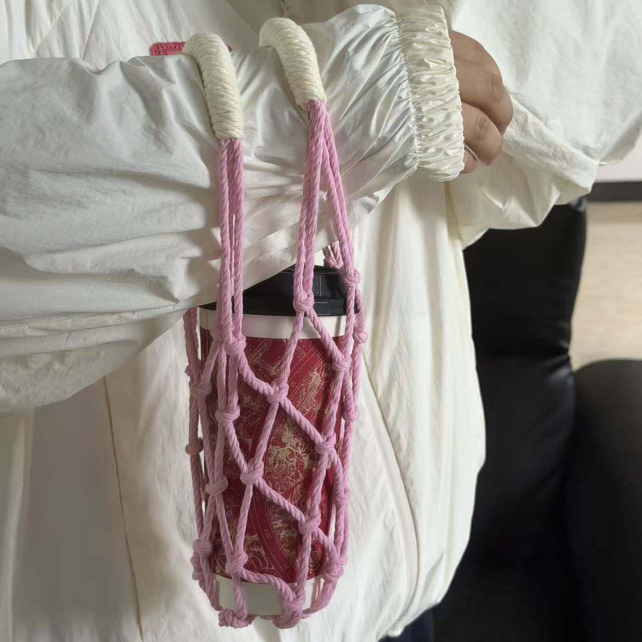 Coffee Tea Knits - Handgefertigte Makramee-Becherhaltertasche, tragbare gestrickte Netz-Wasserflaschentasche mit