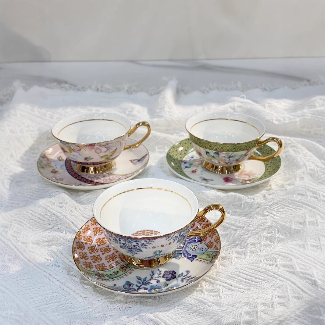 Klassische Porzellan-Tasse mit – Water Tea And Coffee Bewertung und Preis