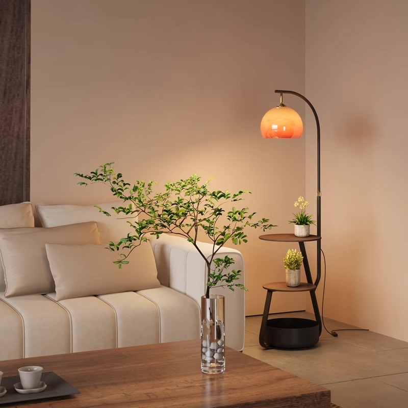 Stehlampe, antiker Nachttisch  – Coffee & Tea Ken'S House Bewertung und Preis