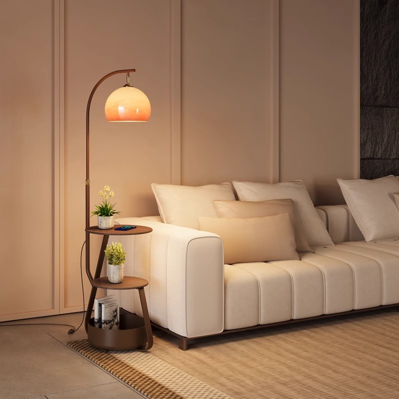 Stehlampe, antiker Nachttisch  – Coffee & Tea Ken'S House Bewertung und Preis